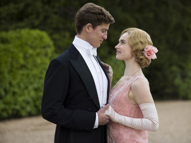 embargoed_until_27th_october_downton_ep7_36-e1414956583719